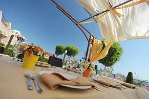 DIAMOND Apart Complex