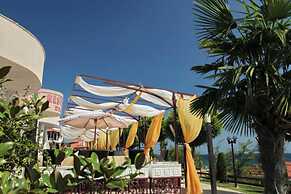 DIAMOND Apart Complex