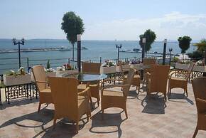 DIAMOND Apart Complex