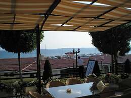 DIAMOND Apart Complex