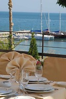 DIAMOND Apart Complex