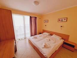 DIAMOND Apart Complex