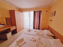 DIAMOND Apart Complex