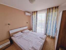 DIAMOND Apart Complex