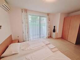 DIAMOND Apart Complex