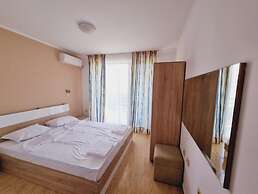 DIAMOND Apart Complex