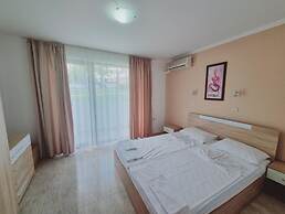 DIAMOND Apart Complex