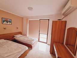 DIAMOND Apart Complex