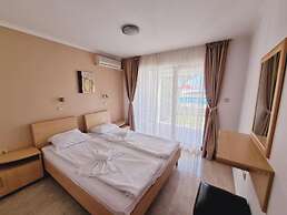 DIAMOND Apart Complex