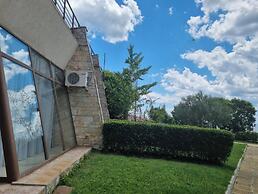 DIAMOND Apart Complex