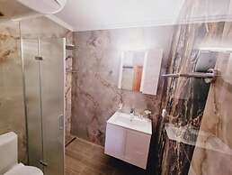 DIAMOND Apart Complex