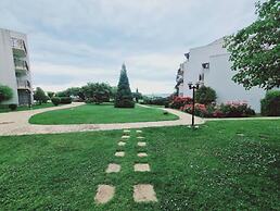 DIAMOND Apart Complex