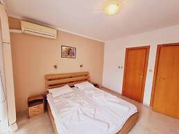 DIAMOND Apart Complex