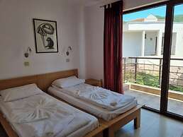 DIAMOND Apart Complex