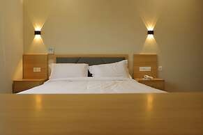 Dreamotel Luxury Suites and Rooms
