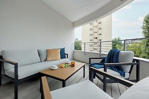 Sun Towers With Parking by Renters