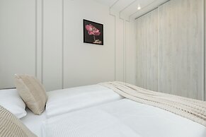 Sun Towers With Parking by Renters
