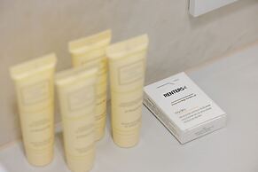 Sun Towers With Parking by Renters