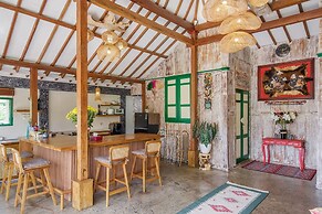 Madeira Javanese Joglo, Jimbaran