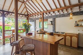 Madeira Javanese Joglo, Jimbaran