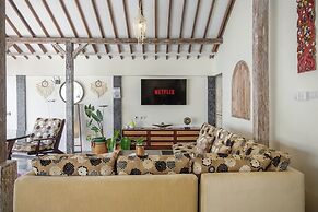 Madeira Javanese Joglo, Jimbaran