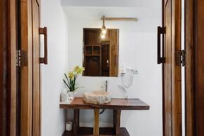 Madeira Javanese Joglo, Jimbaran