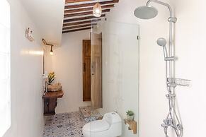 Madeira Javanese Joglo, Jimbaran