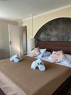 Villa De La Vita Alykes