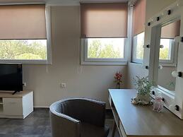 Villa De La Vita Alykes