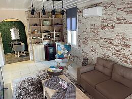 Villa De La Vita Alykes