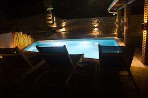 Villa De La Vita Alykes