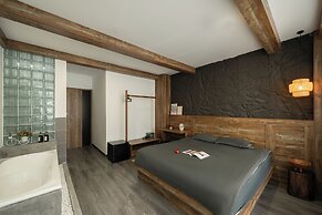 Zeus Living - Harmony Hideout