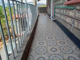 Lux Suites Hotfoot Homestays  Isiolo