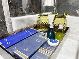 LUXURY PHOENIX HOTEL 2