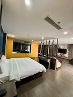 LUXURY PHOENIX HOTEL 2