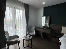 LUXURY PHOENIX HOTEL 2