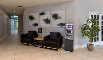 Charming 3BR Retreat Jacuzzi Comfort for 6