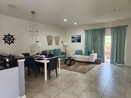 Charming 3BR Retreat Jacuzzi Comfort for 6