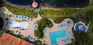 Charming 3BR Retreat Jacuzzi Comfort for 6