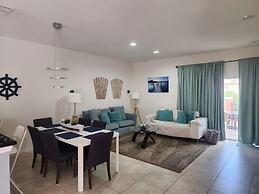 Charming 3BR Retreat Jacuzzi Comfort for 6