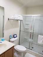 Charming 3BR Retreat Jacuzzi Comfort for 6