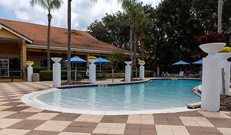 Charming 3BR Retreat Jacuzzi Comfort for 6