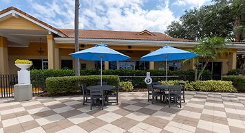 Charming 3BR Retreat Jacuzzi Comfort for 6