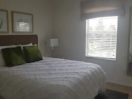 Charming 3BR Retreat Jacuzzi Comfort for 6