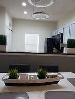 Charming 3BR Retreat Jacuzzi Comfort for 6