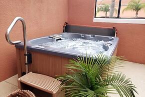 Charming 3BR Retreat Jacuzzi Comfort for 6