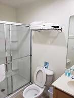 Charming 3BR Retreat Jacuzzi Comfort for 6