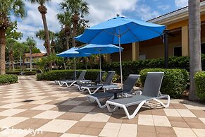 Charming 3BR Retreat Jacuzzi Comfort for 6