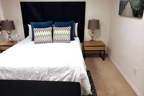 Charming 3BR Retreat Jacuzzi Comfort for 6