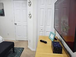 Charming 3BR Retreat Jacuzzi Comfort for 6